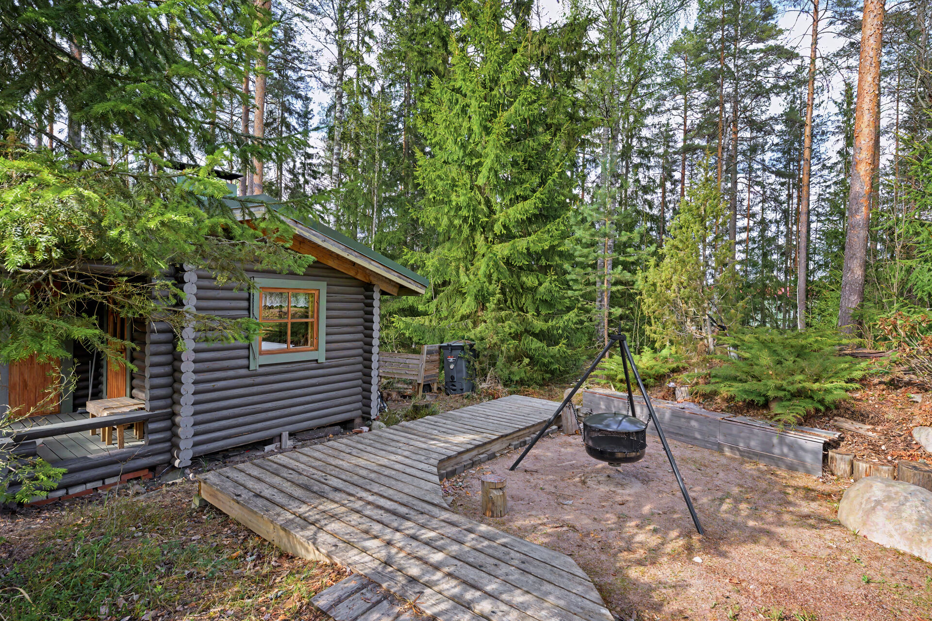 6h, k, khh, ps, s, 2x kph, wc, et. + at/ak/kellari/varasto + pihasauna