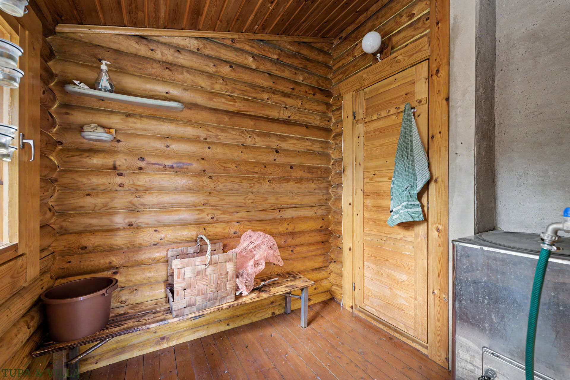 6h, k, khh, ps, s, 2x kph, wc, et. + at/ak/kellari/varasto + pihasauna