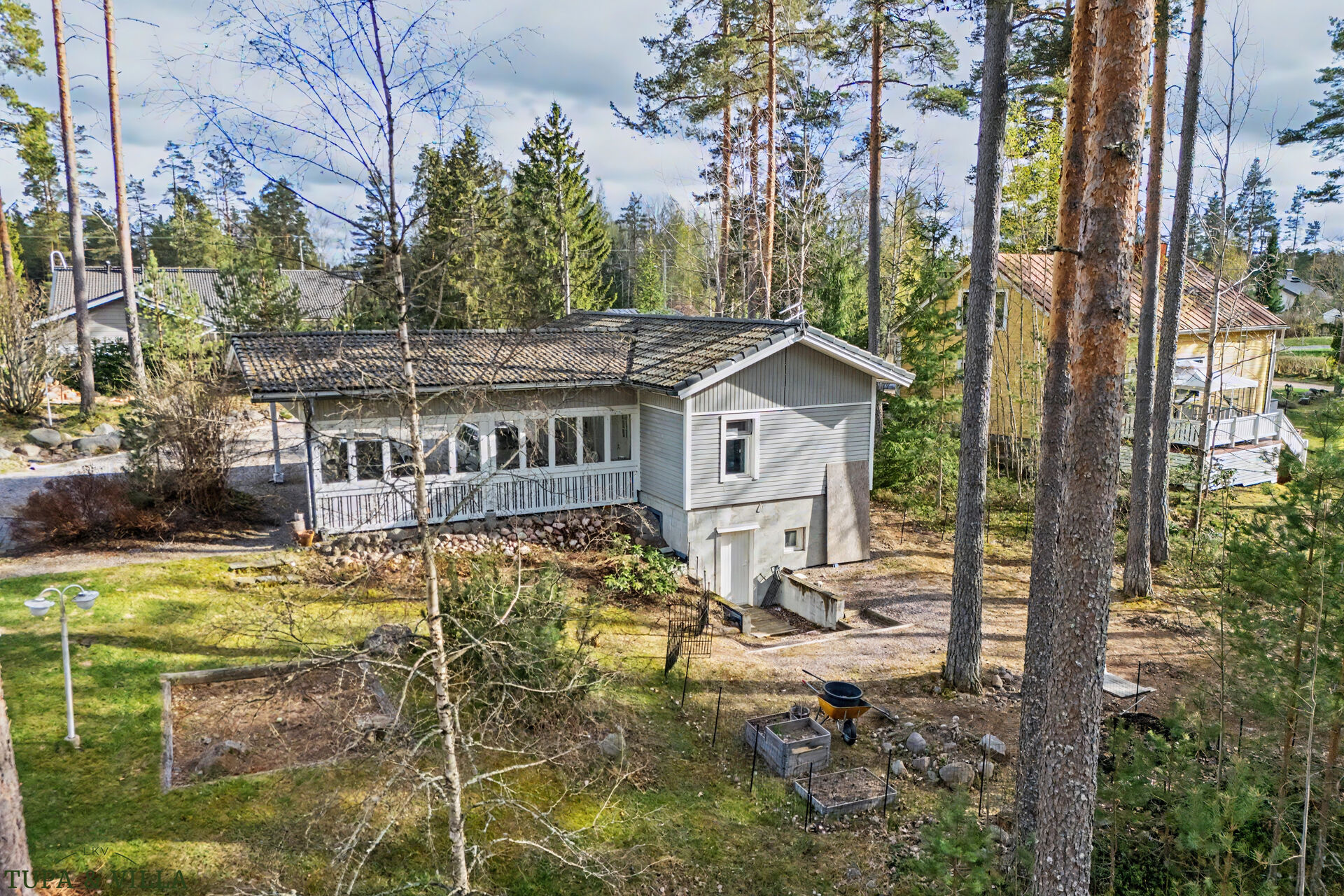 6h, k, khh, ps, s, 2x kph, wc, et. + at/ak/kellari/varasto + pihasauna