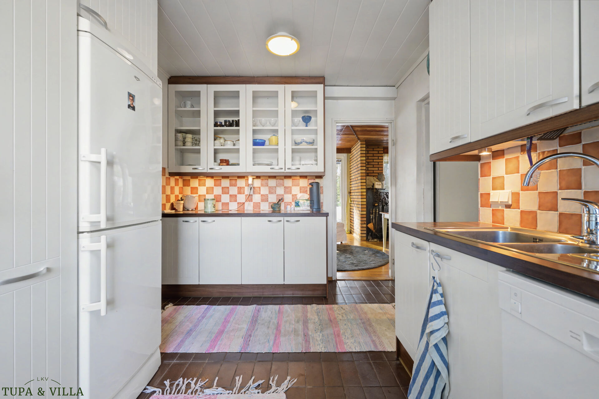 4h, k, ps, s, khh, 2 x erill. wc, 2 x et, autotalli