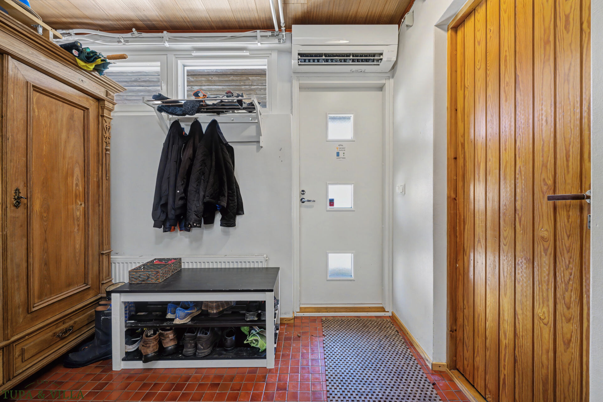 4h, k, ps, s, khh, 2 x erill. wc, 2 x et, autotalli