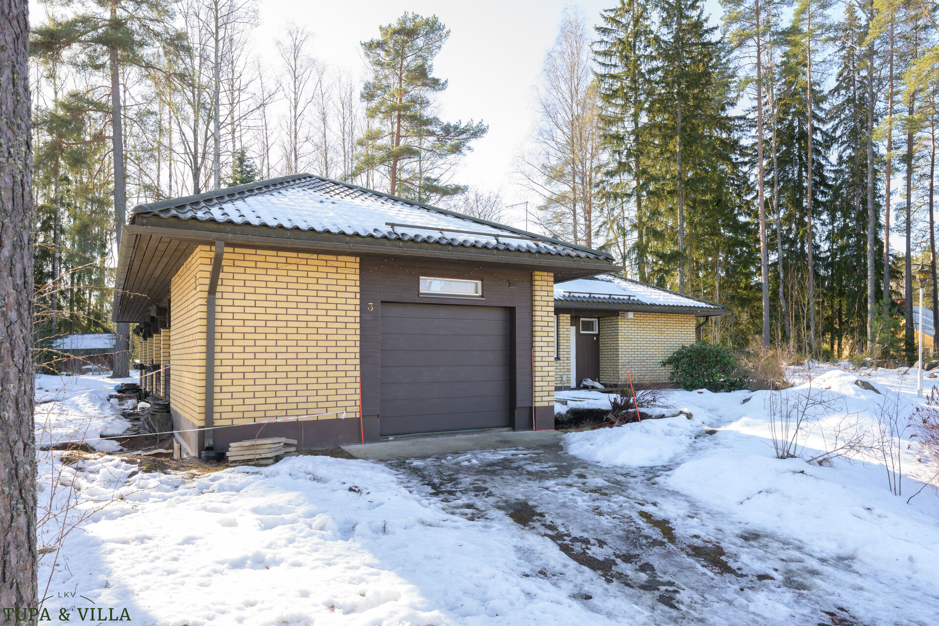 4h, k, ps, s, khh, 2 x erill. wc, 2 x et, autotalli