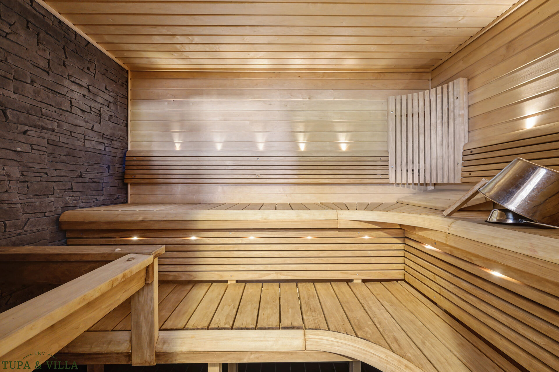 4h, k, ps, s, khh, 2 x erill. wc, 2 x et, autotalli