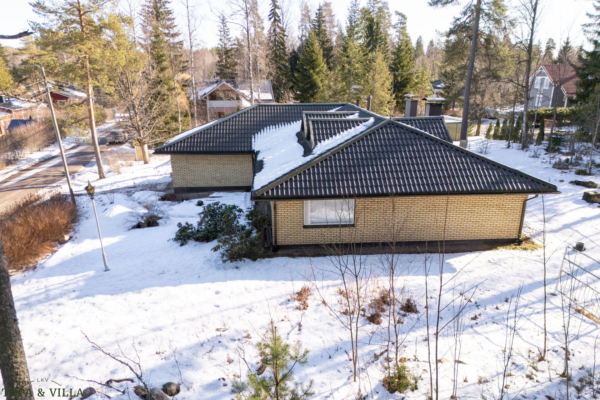 4h, k, ps, s, khh, 2 x erill. wc, 2 x et, autotalli