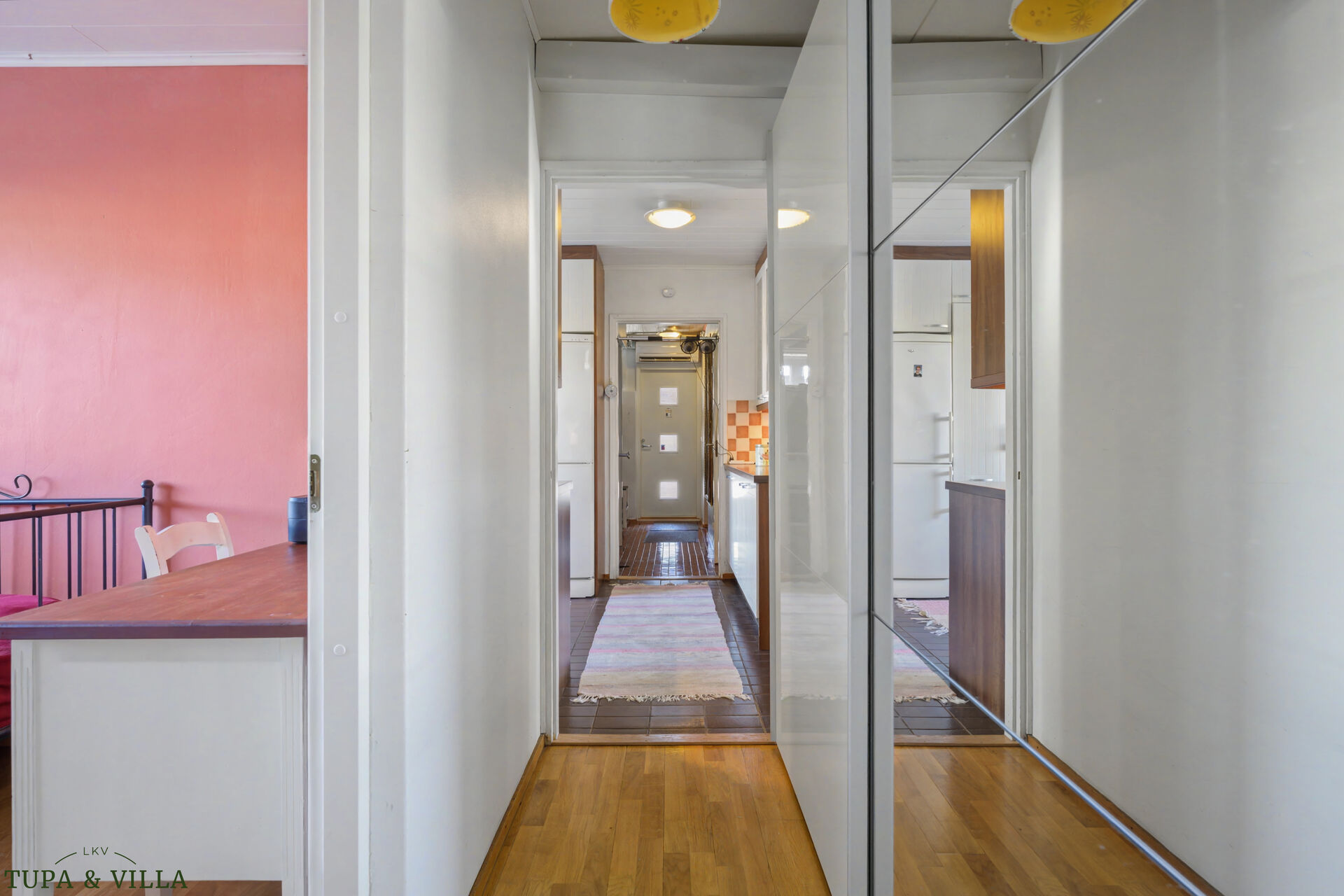 4h, k, ps, s, khh, 2 x erill. wc, 2 x et, autotalli