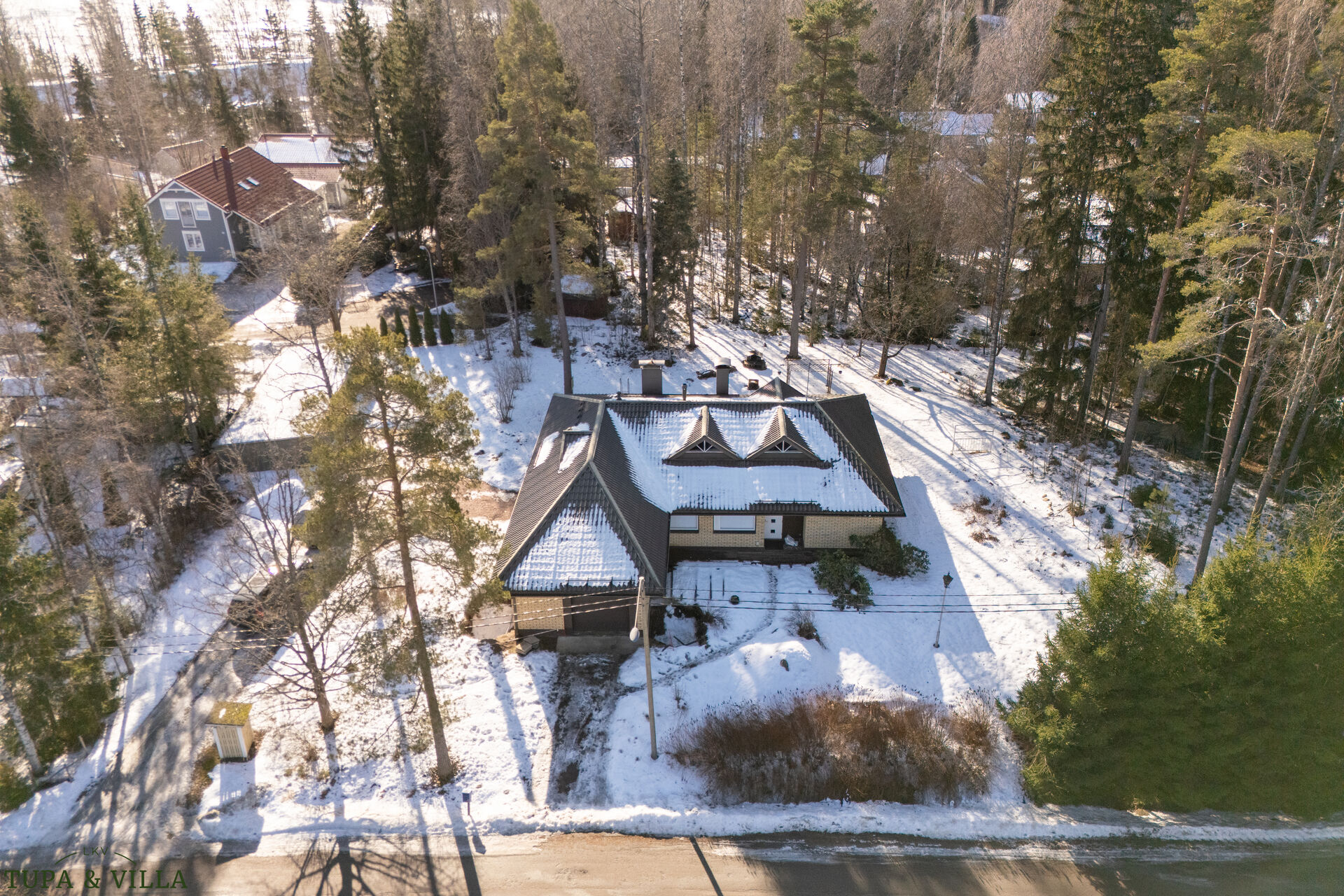 4h, k, ps, s, khh, 2 x erill. wc, 2 x et, autotalli