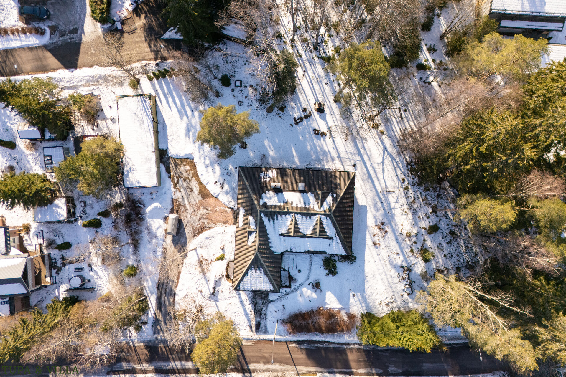 4h, k, ps, s, khh, 2 x erill. wc, 2 x et, autotalli