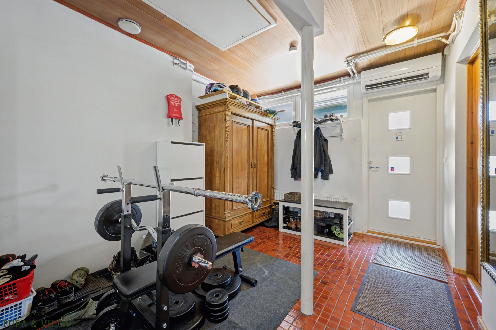 4h, k, ps, s, khh, 2 x erill. wc, 2 x et, autotalli