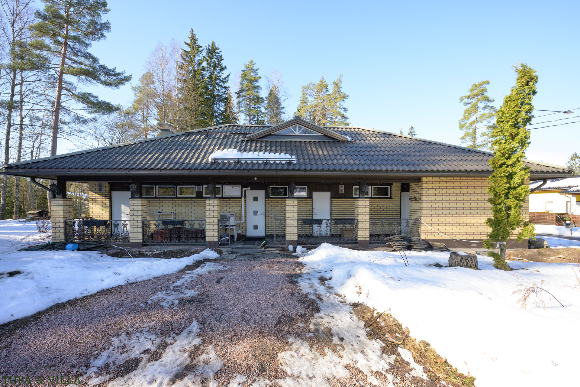 4h, k, ps, s, khh, 2 x erill. wc, 2 x et, autotalli