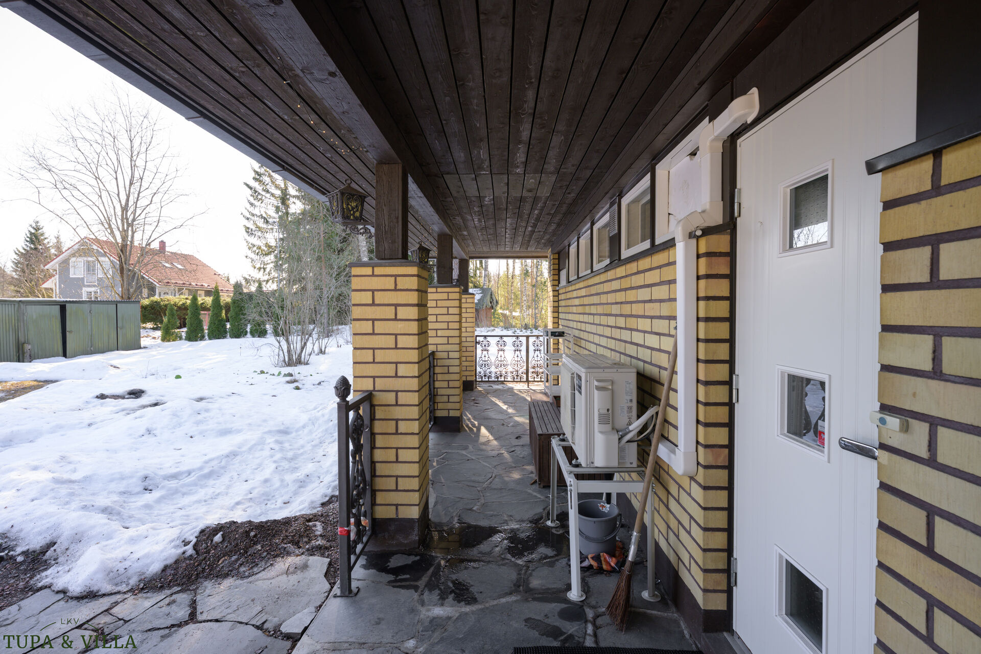 4h, k, ps, s, khh, 2 x erill. wc, 2 x et, autotalli