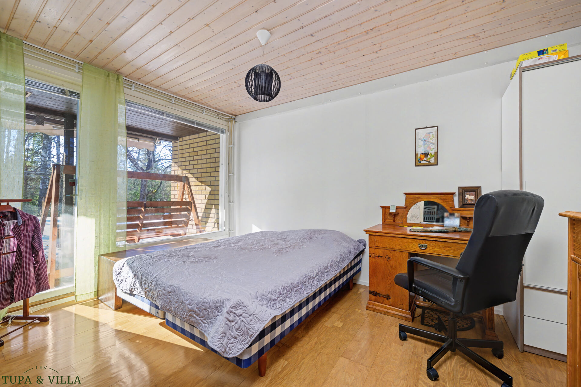 4h, k, ps, s, khh, 2 x erill. wc, 2 x et, autotalli