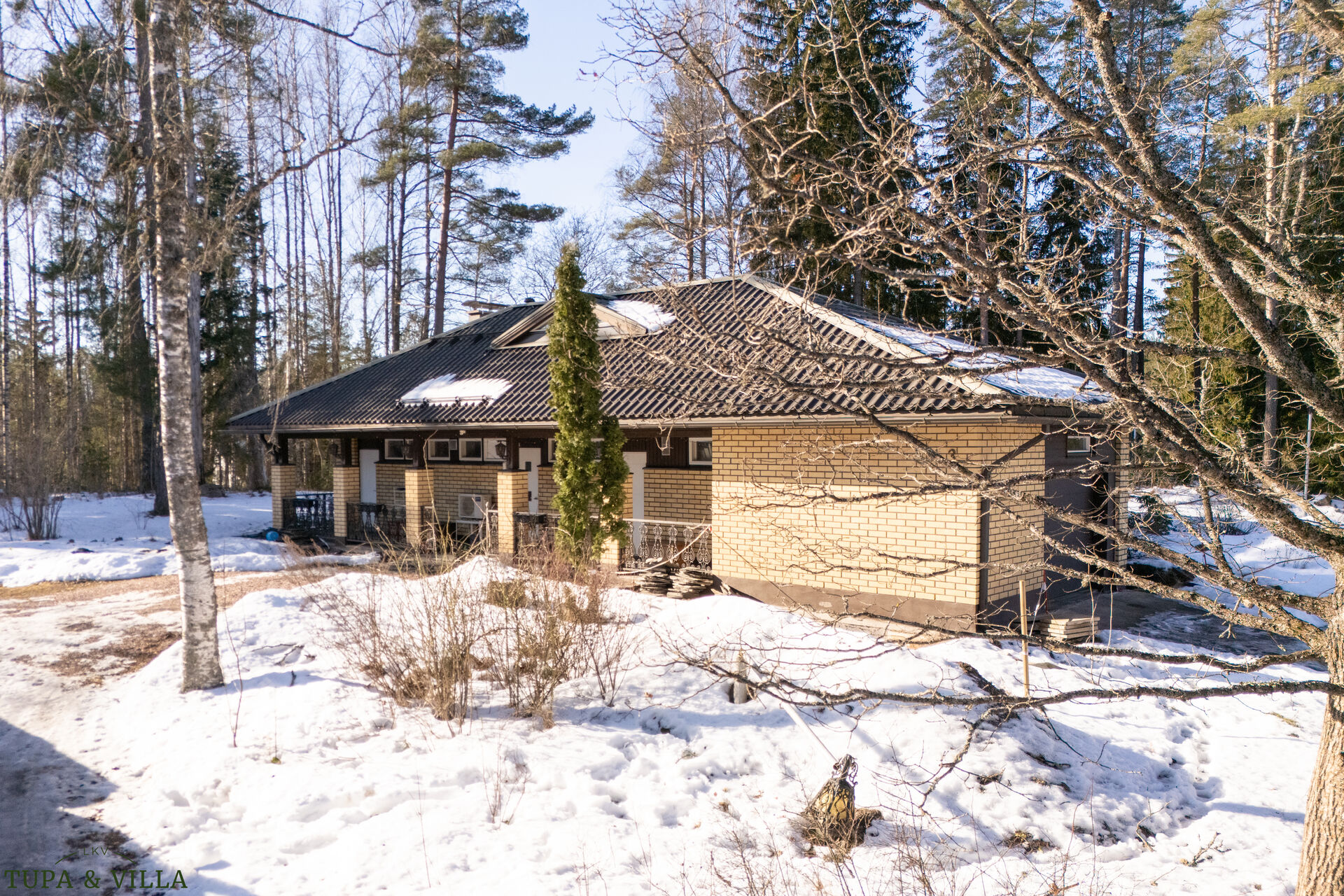 4h, k, ps, s, khh, 2 x erill. wc, 2 x et, autotalli