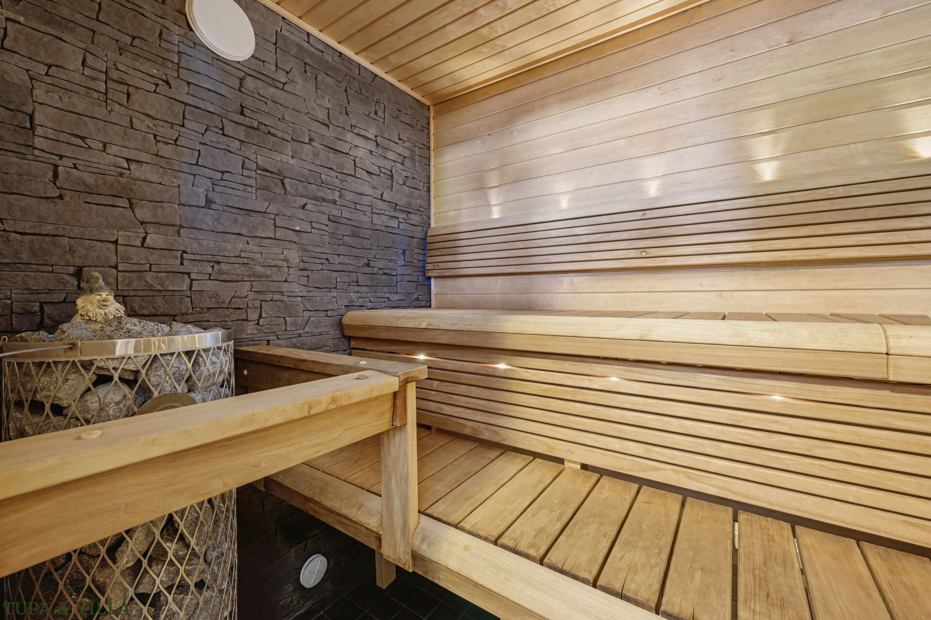 4h, k, ps, s, khh, 2 x erill. wc, 2 x et, autotalli