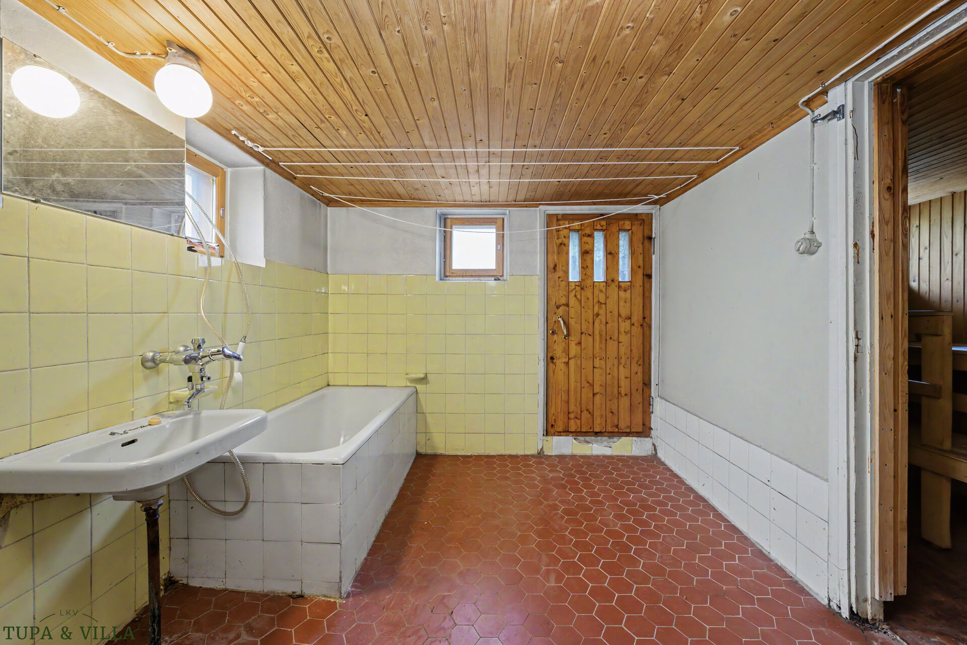 5h, rt, k, 2 x wc, kph, s, at, varastotilaa