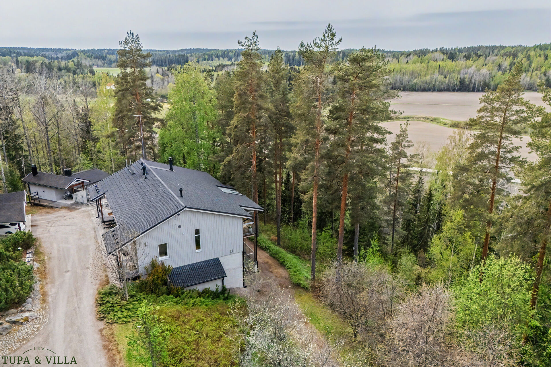 4h, k, kirj, aula, khh, kph x2, wc x2 , var + ak + pihasauna