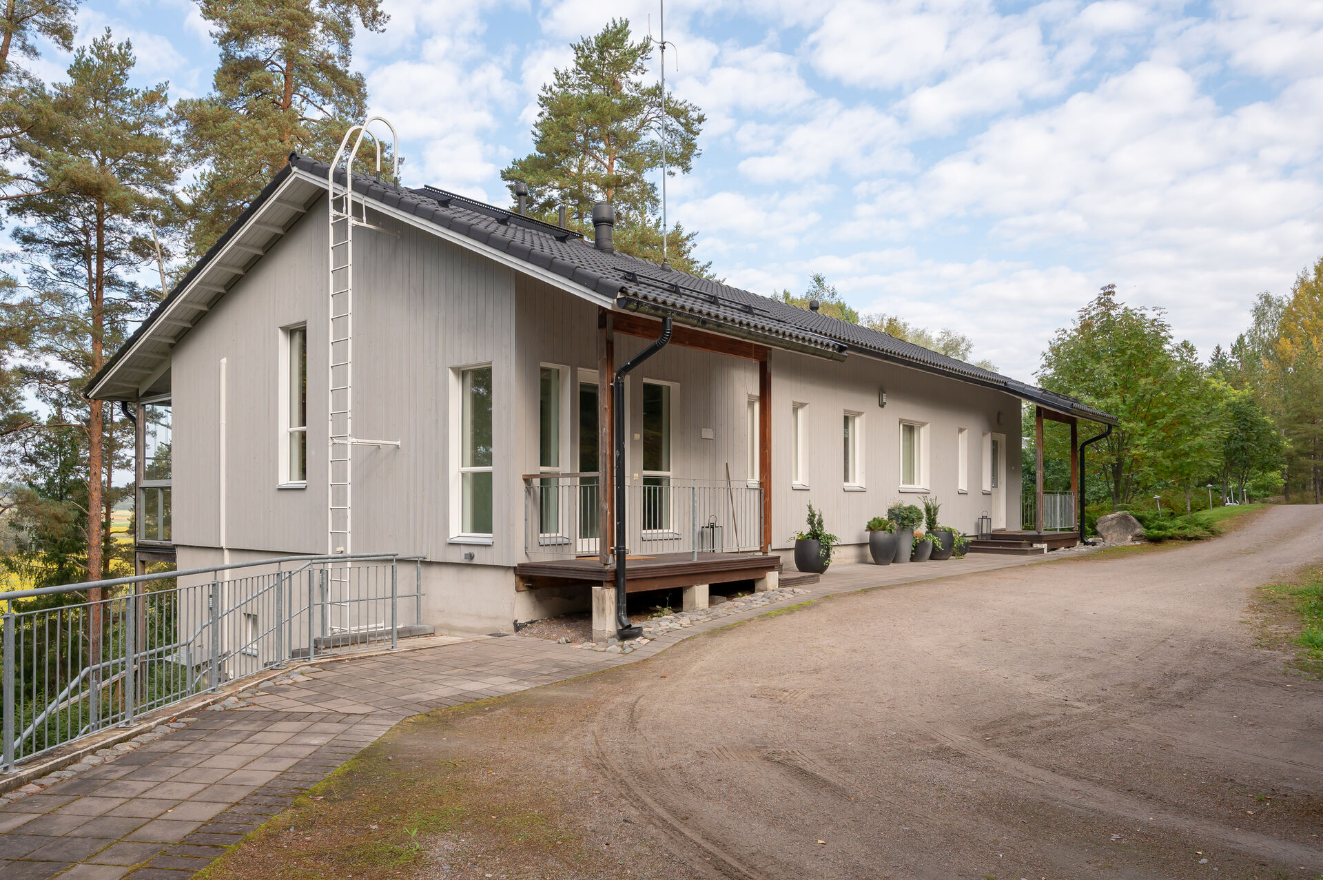 4h, k, kirj, aula, khh, kph x2, wc x2 , var + ak + pihasauna