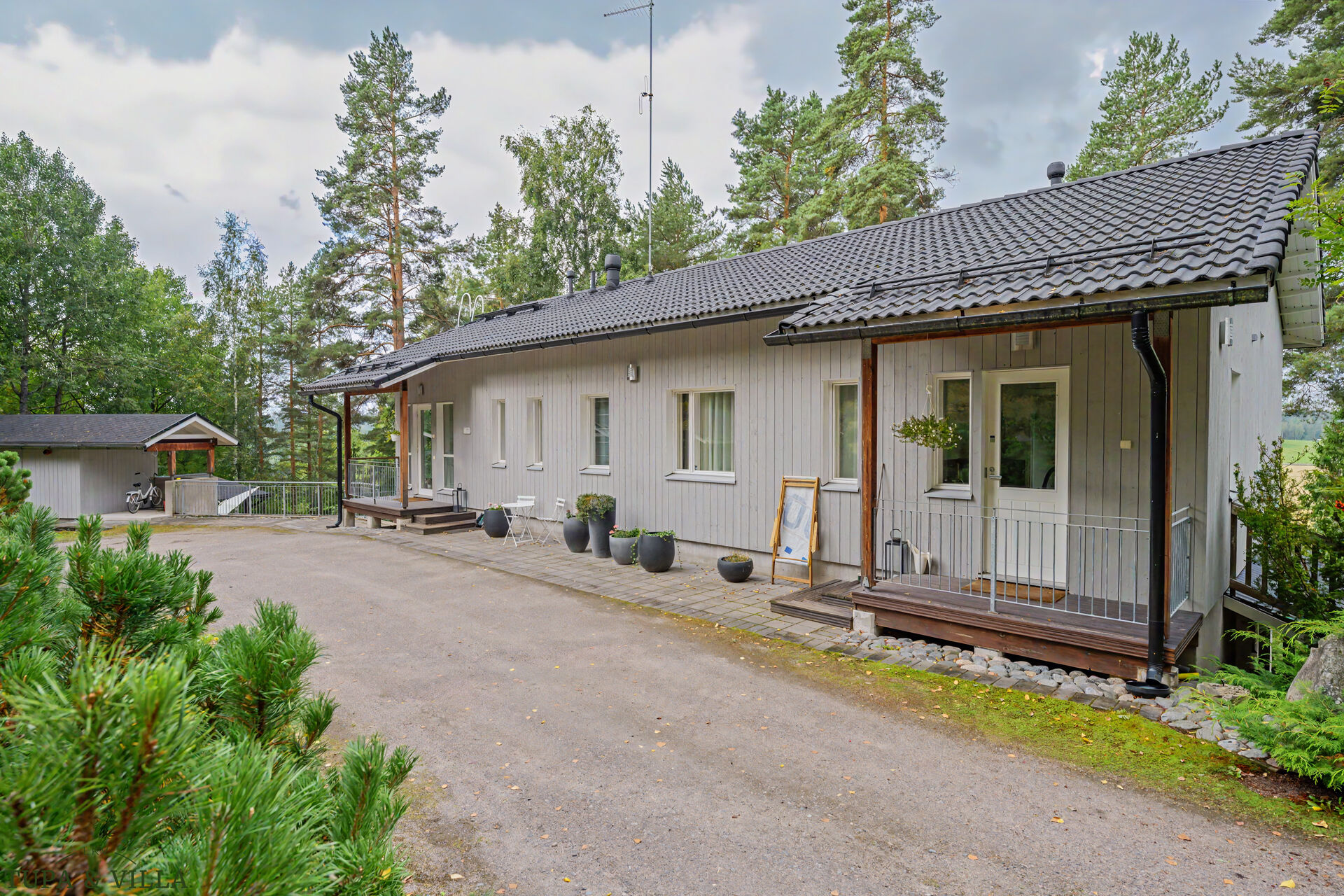 4h, k, kirj, aula, khh, kph x2, wc x2 , var + ak + pihasauna