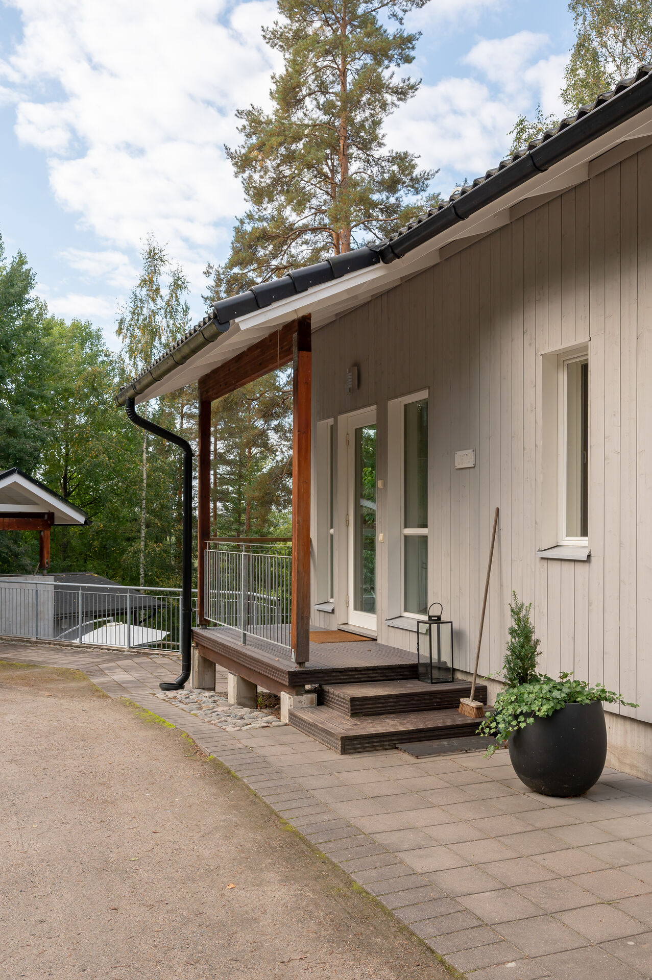 4h, k, kirj, aula, khh, kph x2, wc x2 , var + ak + pihasauna