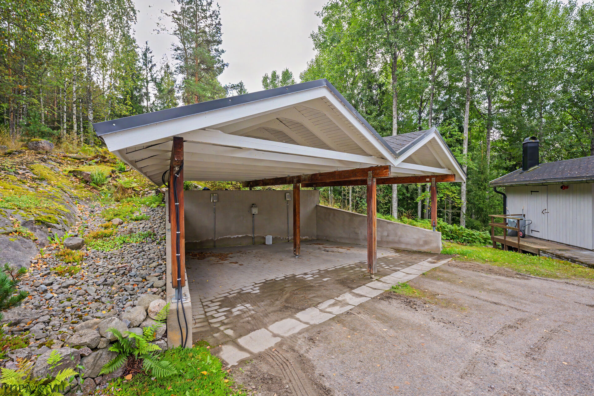 4h, k, kirj, aula, khh, kph x2, wc x2 , var + ak + pihasauna