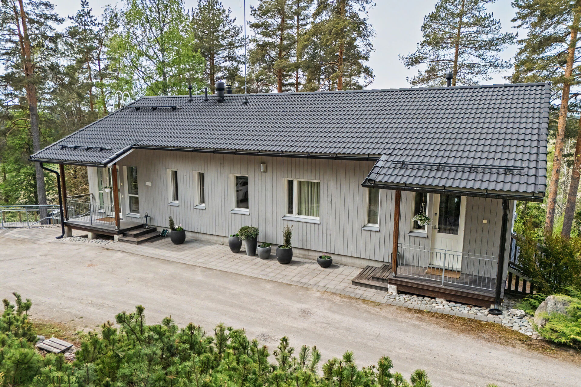 4h, k, kirj, aula, khh, kph x2, wc x2 , var + ak + pihasauna