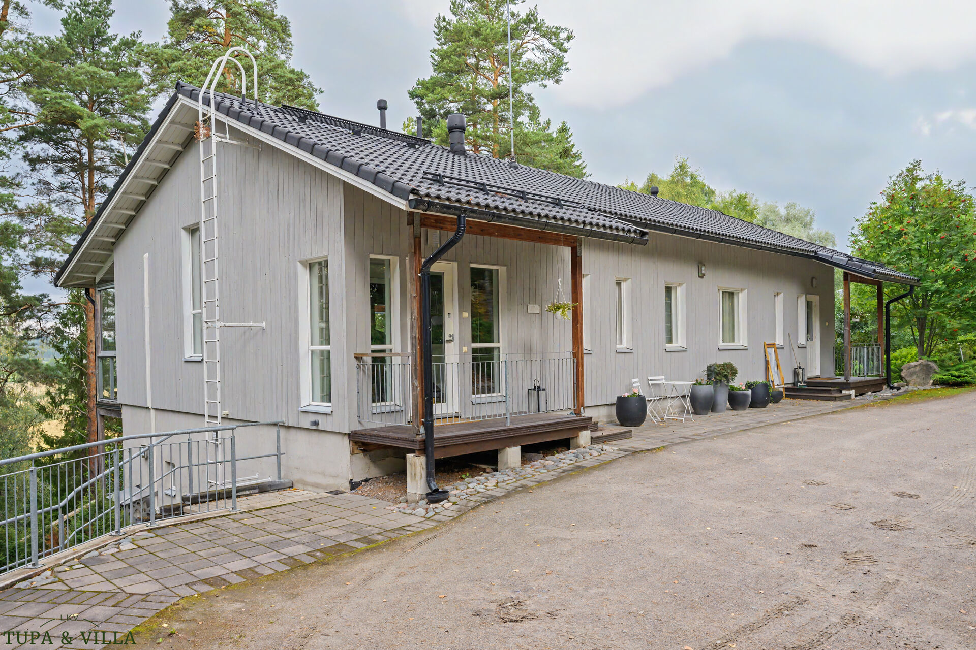 4h, k, kirj, aula, khh, kph x2, wc x2 , var + ak + pihasauna