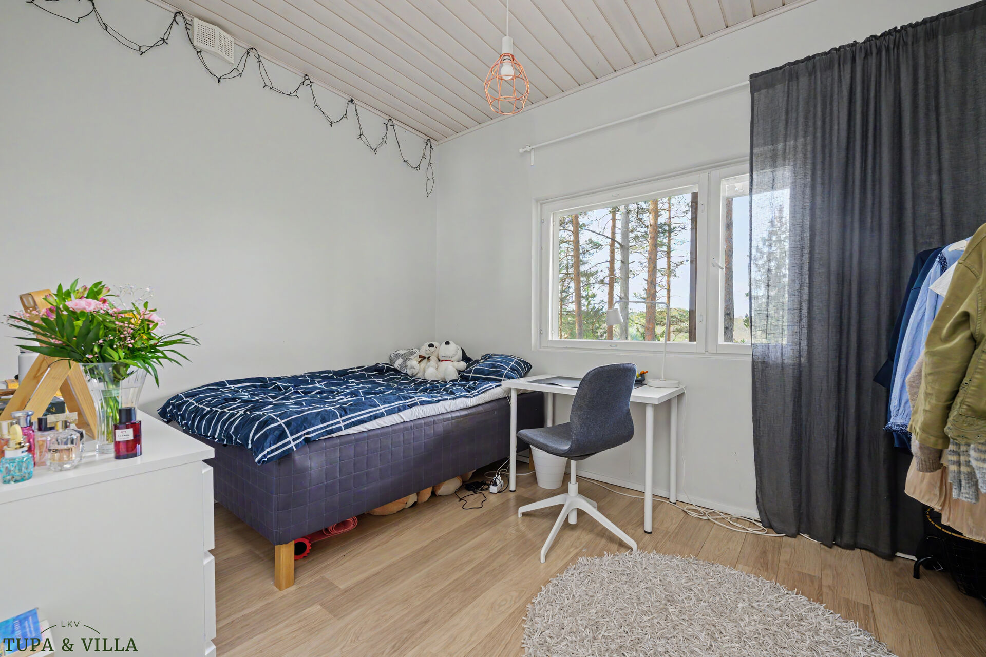 4h, k, kirj, aula, khh, kph x2, wc x2 , var + ak + pihasauna