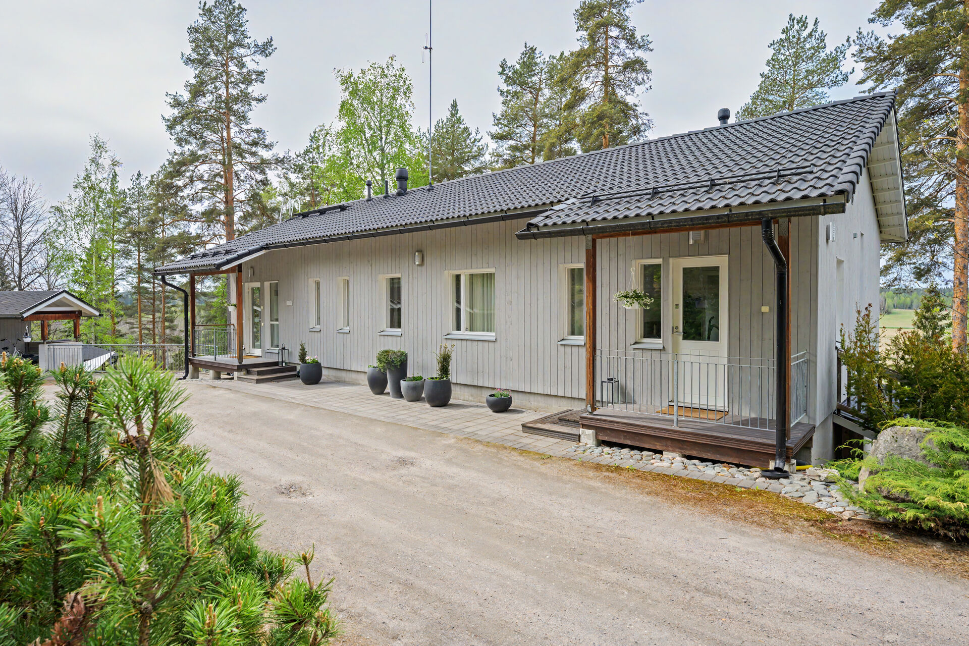4h, k, kirj, aula, khh, kph x2, wc x2 , var + ak + pihasauna