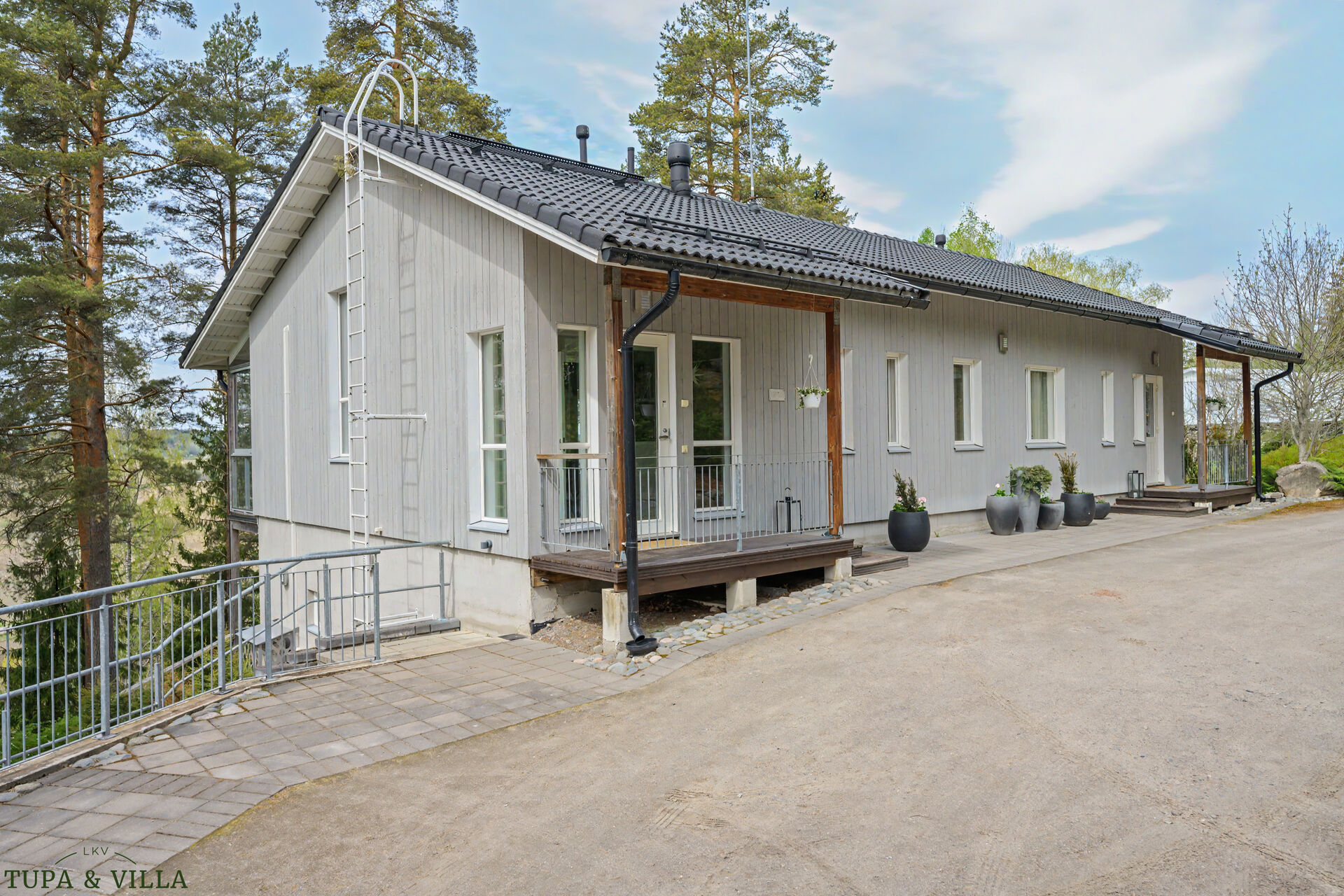4h, k, kirj, aula, khh, kph x2, wc x2 , var + ak + pihasauna