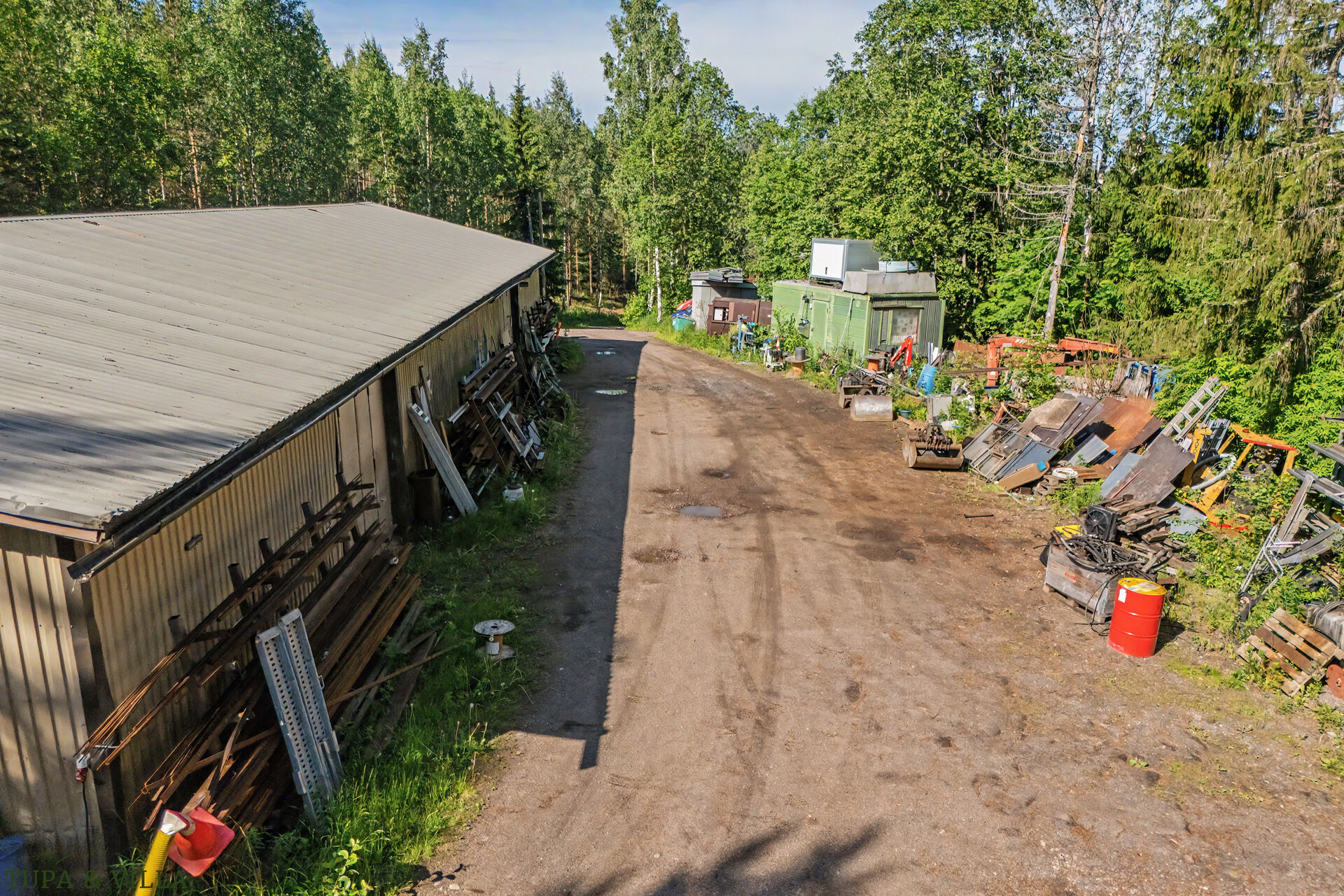 4h, k, rt, s, kph, tkh, 2wc, arkiet, varasto + halli