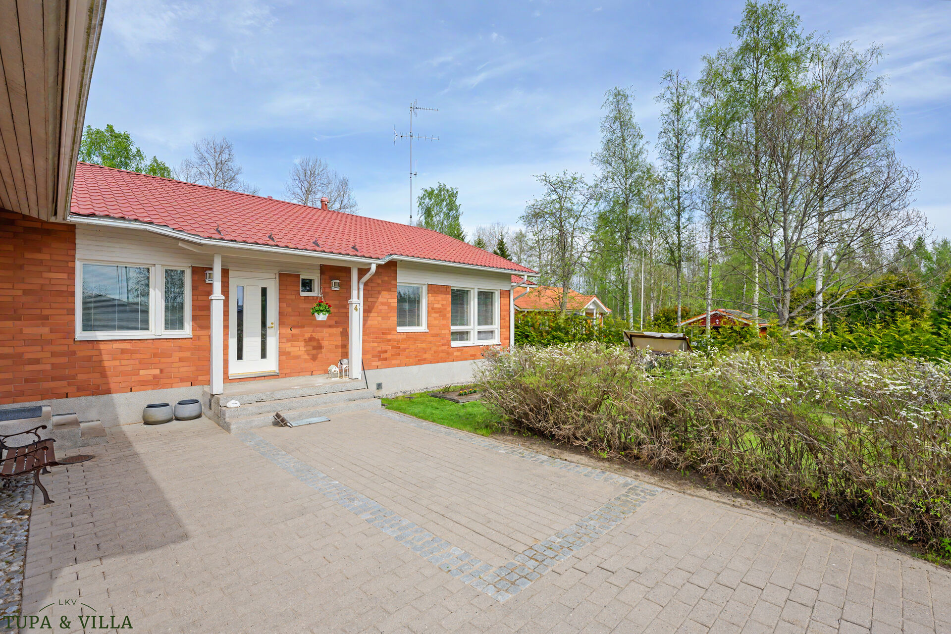 5h ,k , rt, tkh, 2 kph, s, khh, at kahdelle autolle, 2 var, tekn tila