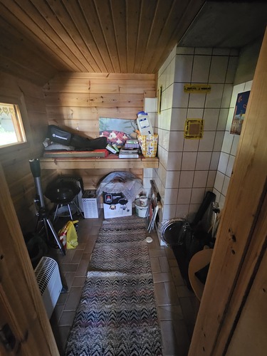 Mökin entinen sauna, nykyään varastokäytössä