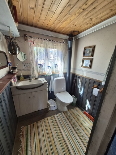 Alakerran wc/suihku