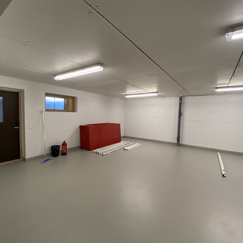Varastotila 1. tyhjänä. Tällä hetkellä 2m² pienvarastoja