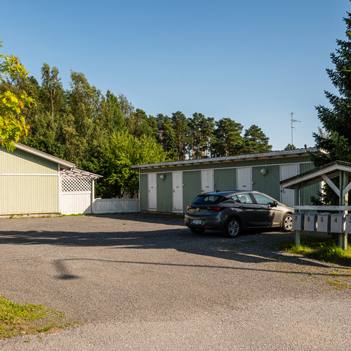 Parkkialue ja varasto