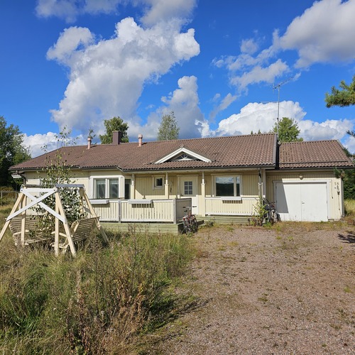 Omakotitalo, Peltotie 18, Lapinjärvi, Kirkonkylä, 5h + k + kph + s + khh + wc + at, 121,00 m², 75 000,00 €