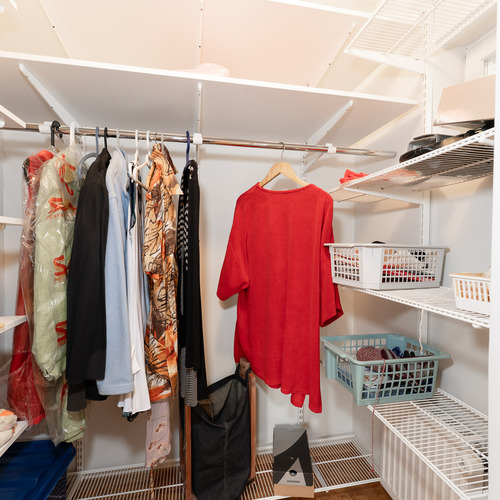 Päämakuuhuoneen vaatehuone