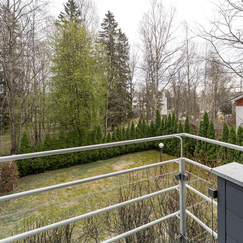 Parveke 1. kerroksessa