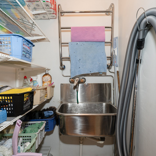 Eteisessä on siivouskomero