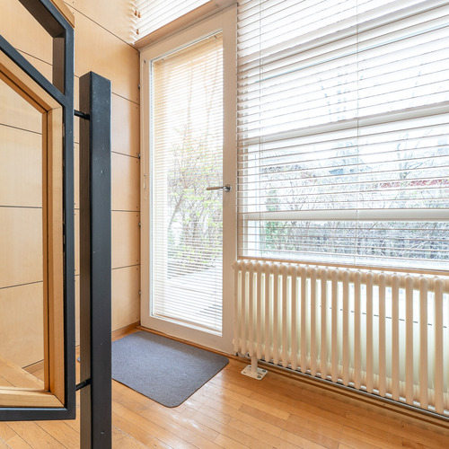 Puolivälin porrastasanteelta käynti aurinkoterassille