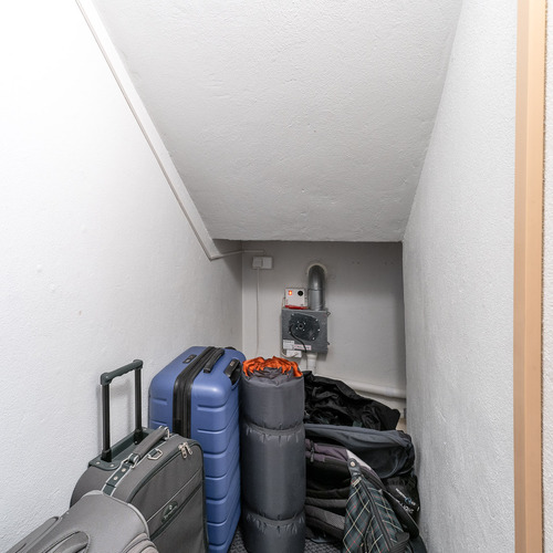 Portaan alle mahtuvat vaikka matkalaukut