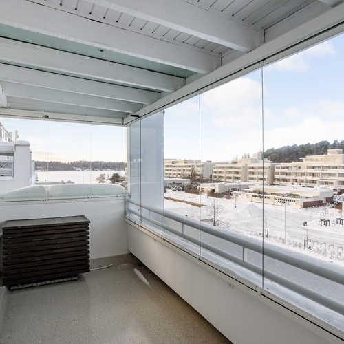 parvekkeelta merinäköala