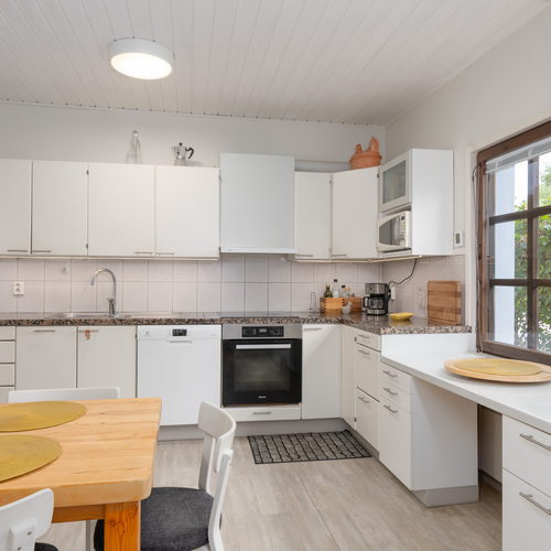 tilava keittiö