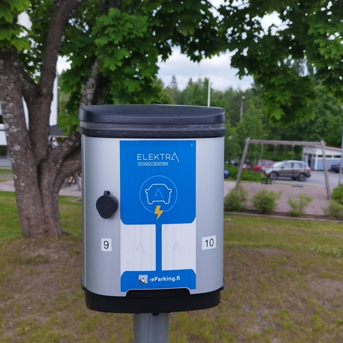Sähköauton lataus