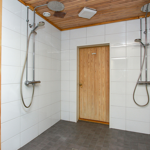 taloyhtiön saunatilojen pesuhuone