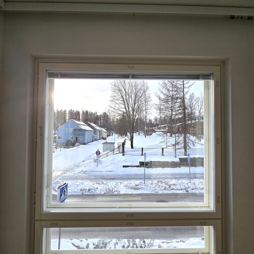 Ruokailutilan ikkunanäkymä.