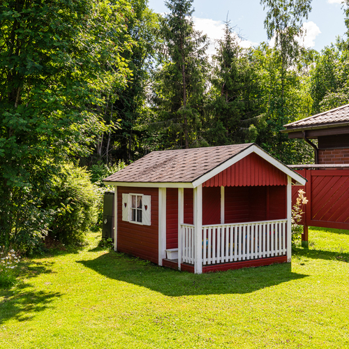 Takapihan leikkimökki
