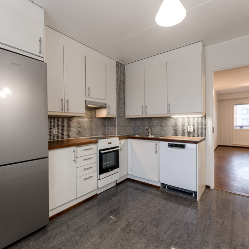 Keittiön kaapit ja koneet