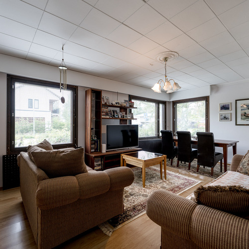 Olohuone eteisen käynniltä