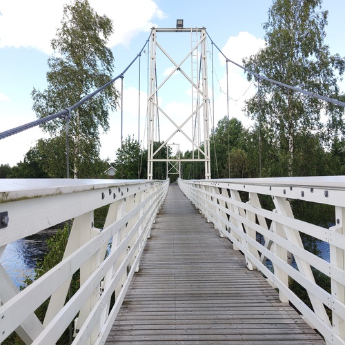 Riippusilta ulkoilu reitillä