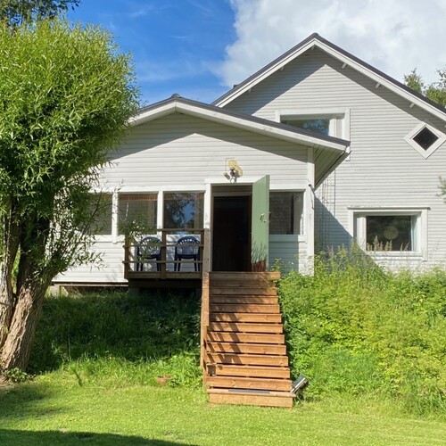 Omakotitalo, Särkilahdentie 25, Savonlinna, Punkaharju, 3mh+tupa+k+kph+s+wc+eteistila+katettu patio, 160 m², 880 €/kk